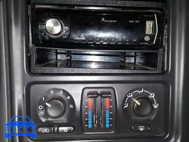 2004 GMC SIERRA C25 1GTHC29U54E163215 image 8