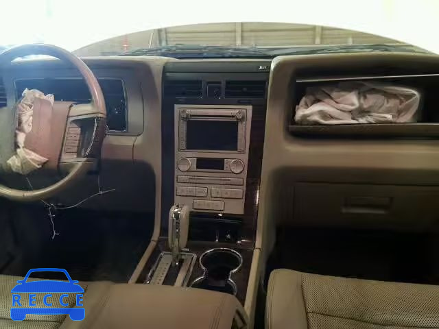 2010 LINCOLN NAVIGATOR 5LMJJ3J52AEJ10574 image 8