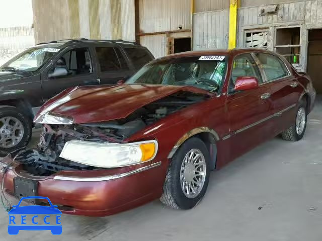 1998 LINCOLN TOWN CAR C 1LNFM83W2WY682253 Bild 1