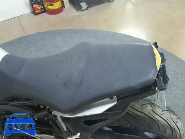 2015 YAMAHA FZ09 JYARN33E2FA008262 Bild 12