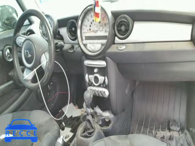 2010 MINI COOPER CLU WMWML3C59ATX38667 image 8