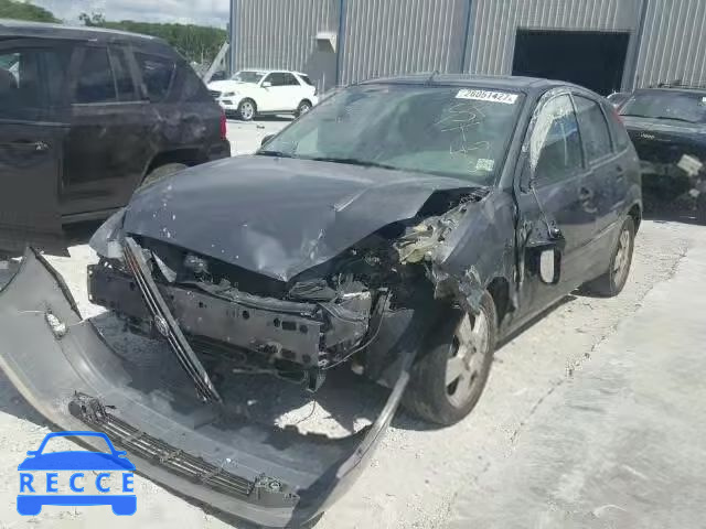 2004 FORD FOCUS ZX5 3FAFP37334R117851 image 1
