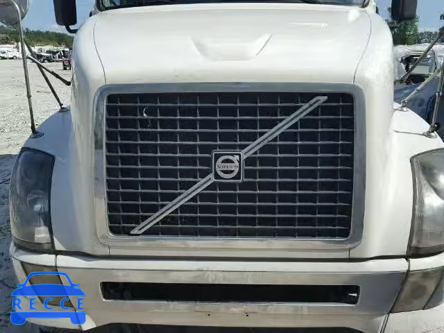 2010 VOLVO VNL 4V4NC9TG7AN275609 Bild 6