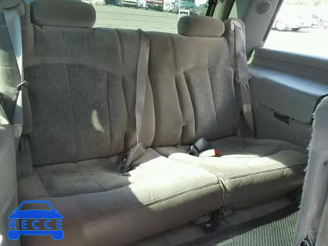 2000 CHEVROLET TAHOE C150 1GNEC13T8YJ125365 image 8