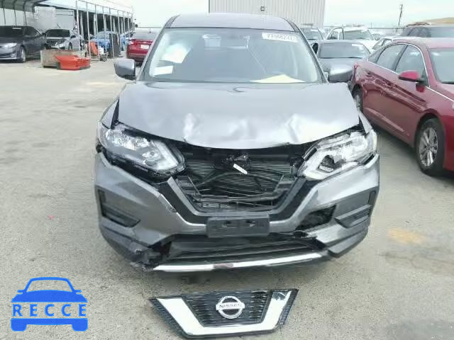 2017 NISSAN ROGUE S KNMAT2MV0HP554963 зображення 8