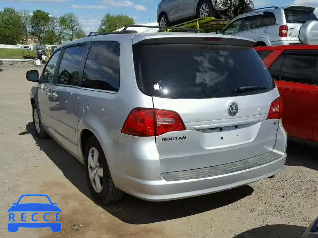 2011 VOLKSWAGEN ROUTAN SE 2V4RW3DG9BR717316 зображення 2