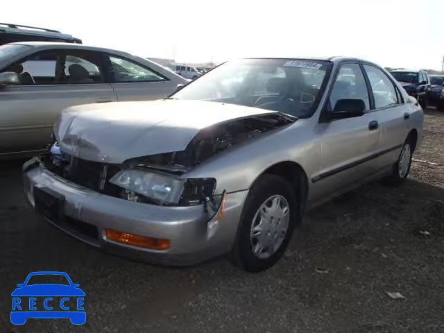 1996 HONDA ACCORD DX 1HGCD5629TA119396 Bild 1