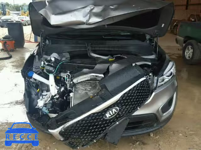 2017 KIA SORENTO LX 5XYPG4A39HG194186 image 8