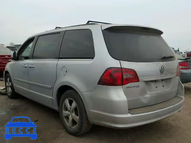 2011 VOLKSWAGEN ROUTAN SE 2V4RW3DG5BR738809 зображення 2