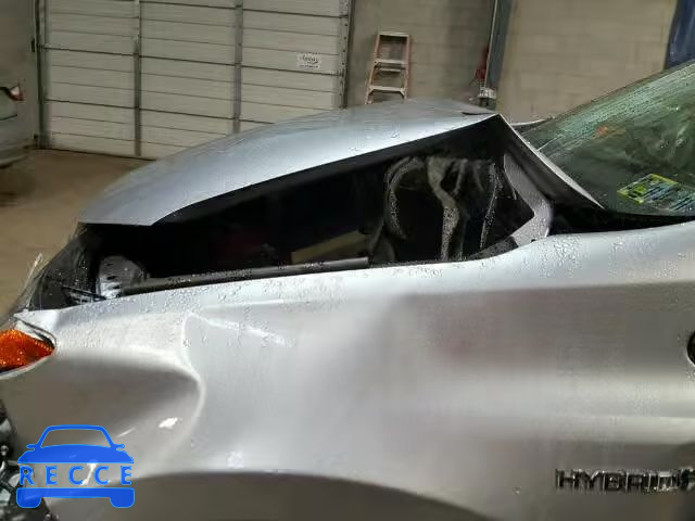 2017 TOYOTA RAV4 HV LE JTMRJREVXHD072616 image 8