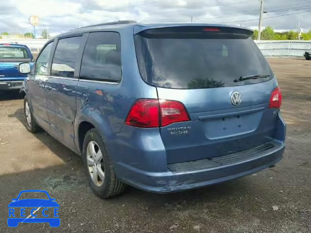 2011 VOLKSWAGEN ROUTAN SE 2V4RW3DG5BR738714 зображення 2