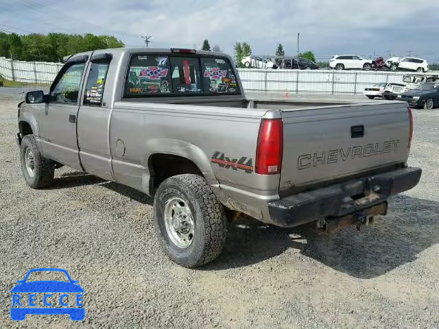 1998 CHEVROLET K2500 1GCGK29R0WE230736 Bild 2