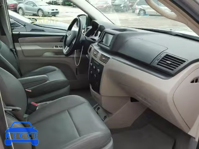 2011 VOLKSWAGEN ROUTAN SE 2V4RW3DG1BR695781 зображення 4