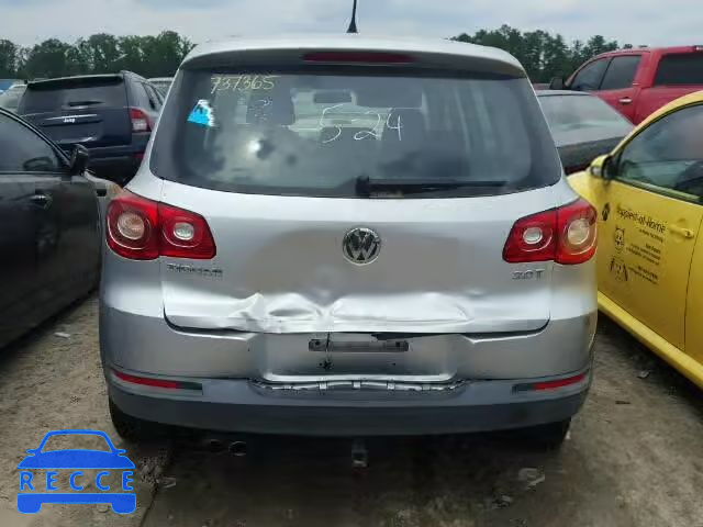 2011 VOLKSWAGEN TIGUAN S WVGCV7AX9BW524617 image 8