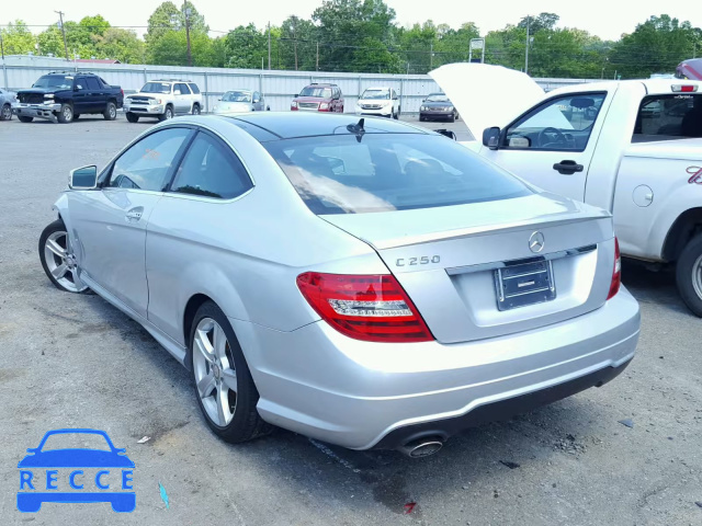 2015 MERCEDES-BENZ C 250 WDDGJ4HB8FG392319 image 2