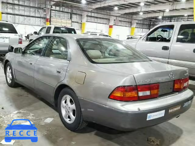 1999 LEXUS RX300 JT8BF28GXX5058682 image 2