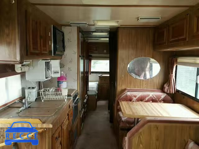 1988 CHEVROLET MOTORHOME 1GBKP37W8J3325628 image 5