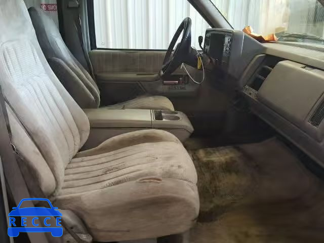 1993 GMC SUBURBAN C 1GKEC16K8PJ734101 image 4