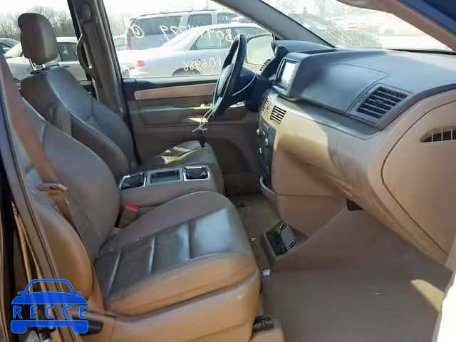 2011 VOLKSWAGEN ROUTAN SEL 2V4RW5DG9BR803060 зображення 4