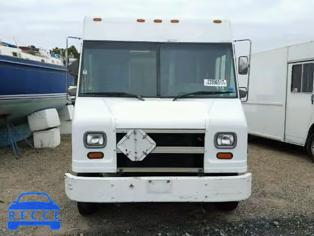 2000 FREIGHTLINER M LINE WAL 4UZA4FA47YCF82281 image 8