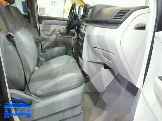 2011 VOLKSWAGEN ROUTAN SE 2V4RW3DG1BR766851 зображення 4