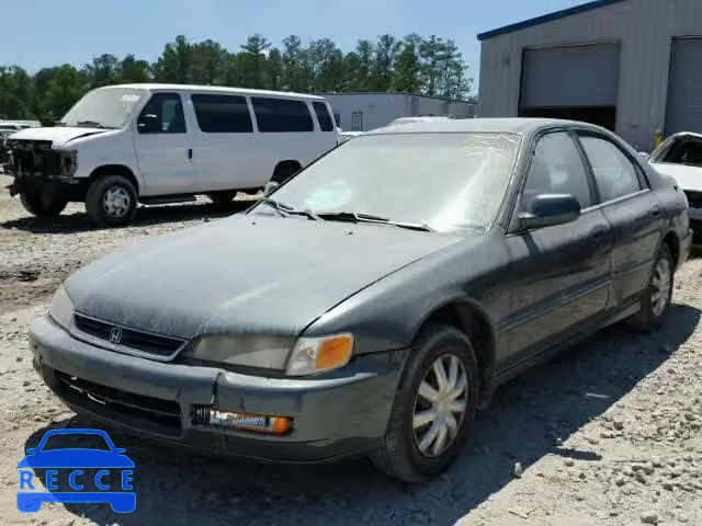 1996 HONDA ACCORD DX 1HGCD5625TA035821 Bild 1