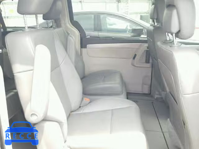 2011 VOLKSWAGEN ROUTAN SE 2V4RW3DG2BR670288 зображення 5