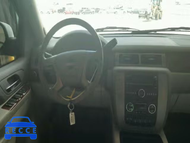 2011 GMC YUKON XL C 1GKS1KE03BR387401 Bild 8