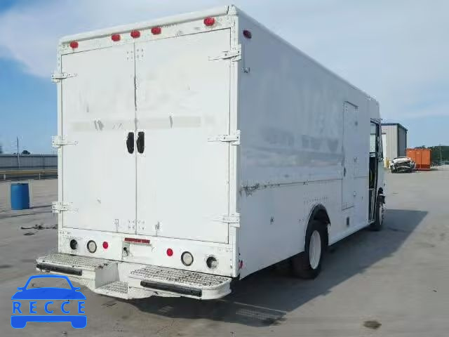 2000 FREIGHTLINER M LINE WAL 4UZA4FA48YCG84821 image 3