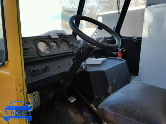 1984 CHEVROLET P30 1GCHP32M6E3304102 image 4