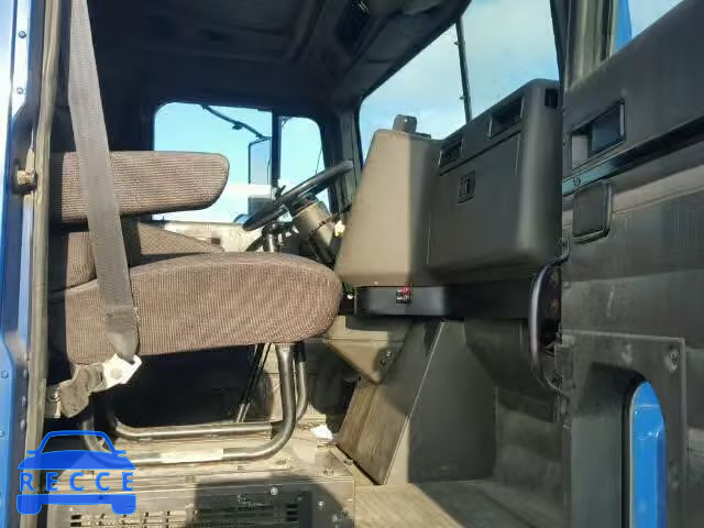 1999 INTERNATIONAL 9200 2HSFMAER0XC090854 image 4