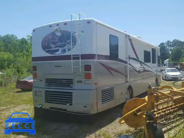 2000 FREIGHTLINER CHASSIS X 4UZ6XFBC3YCG76581 image 3