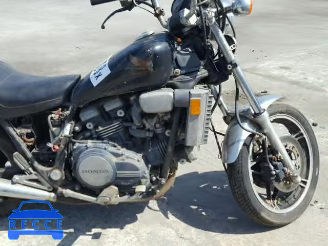 1983 HONDA VF750 C JH2RC0714DM108480 Bild 4