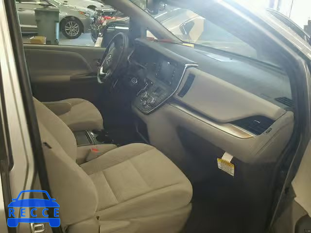 2018 TOYOTA SIENNA LE 5TDKZ3DC7JS943375 зображення 4