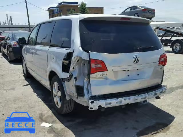 2011 VOLKSWAGEN ROUTAN SE 2V4RW3DG8BR622391 image 2