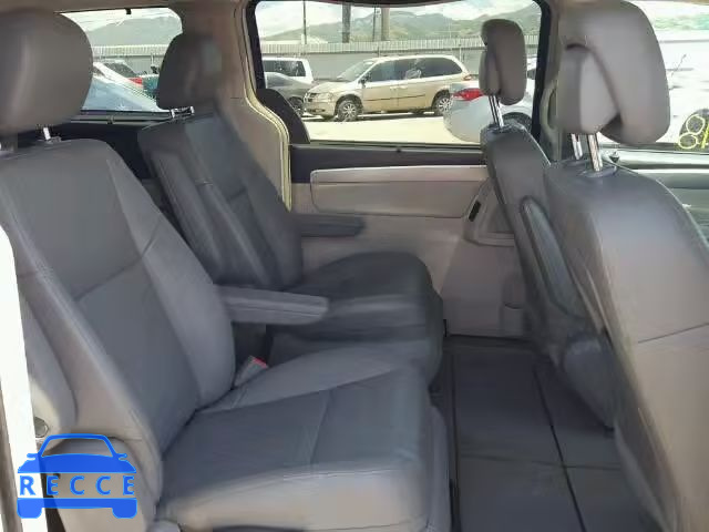 2011 VOLKSWAGEN ROUTAN SE 2V4RW3DG8BR622391 Bild 5