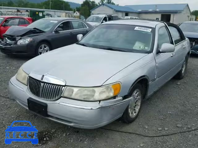 1998 LINCOLN TOWN CAR C 1LNFM83W5WY709543 Bild 1