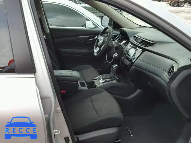 2017 NISSAN ROGUE SV 5N1AT2MN4HC739827 image 4