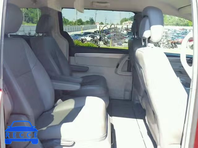 2011 VOLKSWAGEN ROUTAN SE 2V4RW3DG9BR641998 зображення 5