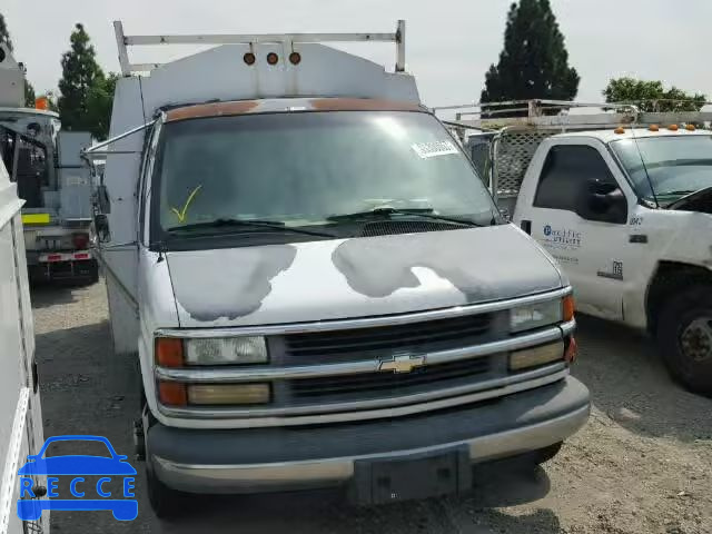 2001 CHEVROLET EXPRESS CU 1GBJG31R711239818 image 0