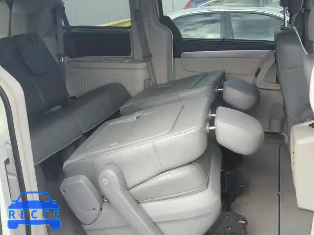 2011 VOLKSWAGEN ROUTAN SE 2V4RW3DG4BR805223 зображення 5