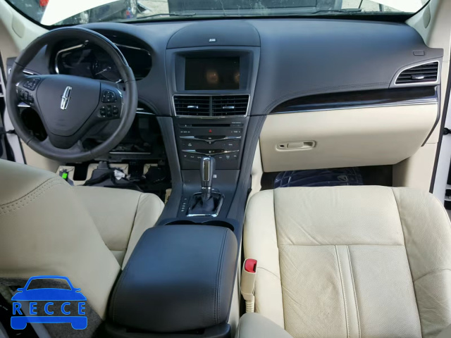2016 LINCOLN MKT 2LMHJ5AT9GBL02787 Bild 8