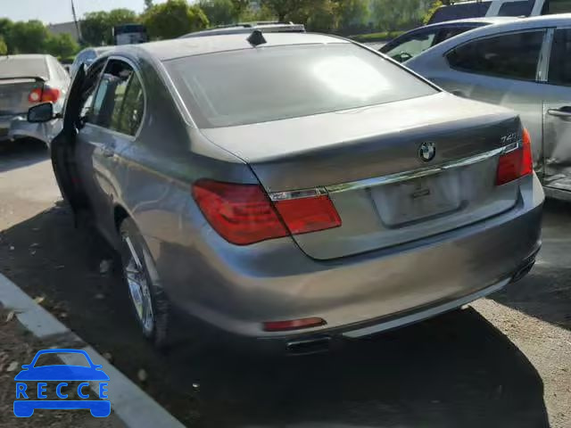 2012 BMW 740 I WBAKA4C58CC613892 image 2