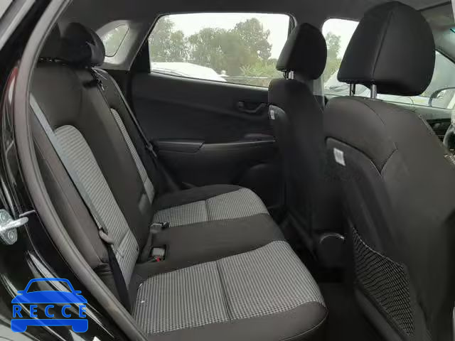 2018 HYUNDAI KONA SE KM8K12AA8JU068142 зображення 5