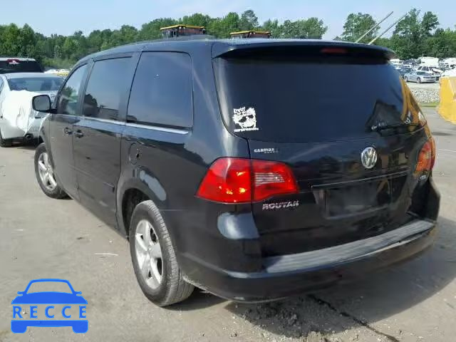 2011 VOLKSWAGEN ROUTAN SEL 2V4RW5DG1BR695159 image 2
