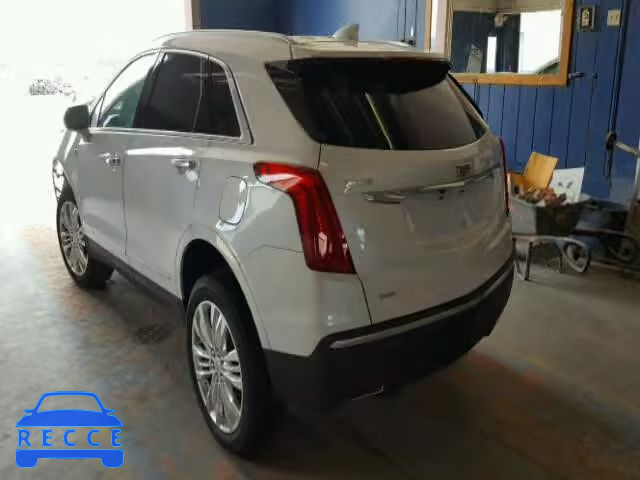 2017 CADILLAC XT5 PREMIU 1GYKNERS1HZ130737 image 2