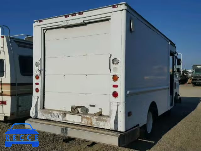 1984 CHEVROLET P30 1GCJP32J1E3352629 image 3