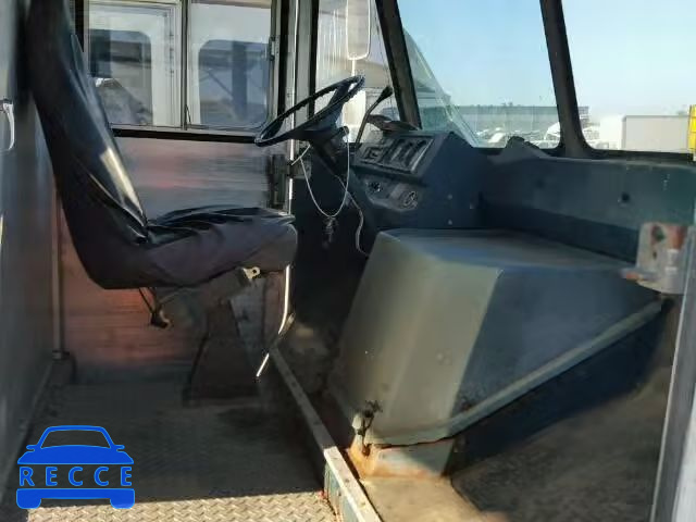 1984 CHEVROLET P30 1GCJP32J1E3352629 image 4