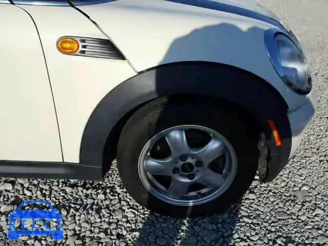 2010 MINI COOPER CLU WMWML3C58ATX37252 Bild 8
