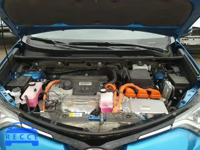 2017 TOYOTA RAV4 HV LE JTMRJREV4HD097298 image 6